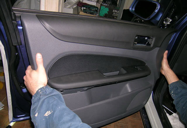 Обшивка двери Форд Фокус 3